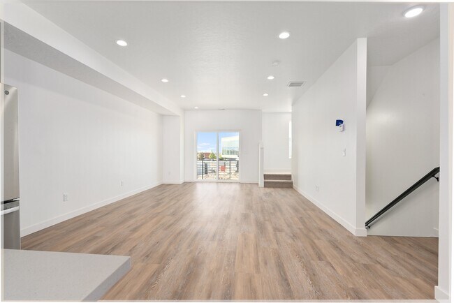 Building Photo - 567 W 620 N