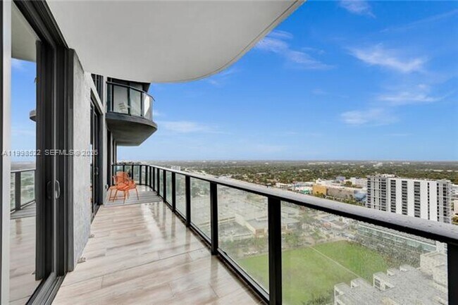 Building Photo - 121 NE 34th St