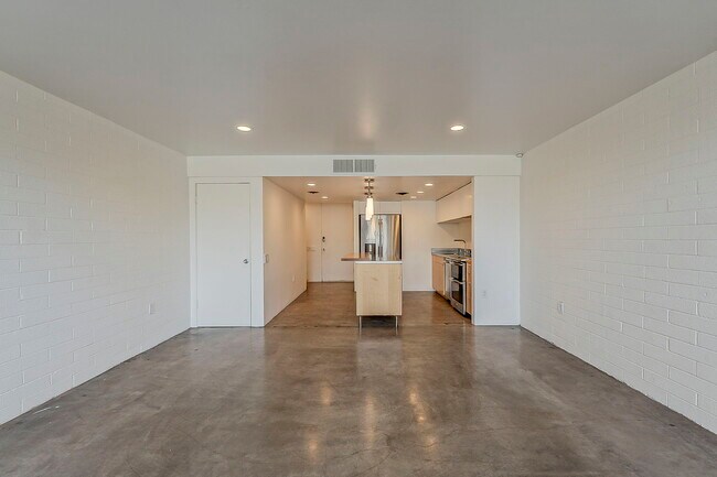 Building Photo - 4411 N 40th St