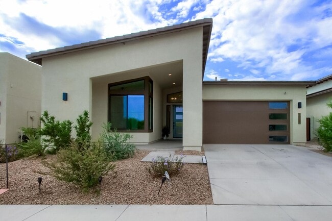 Building Photo - 1005 E Paseo Way