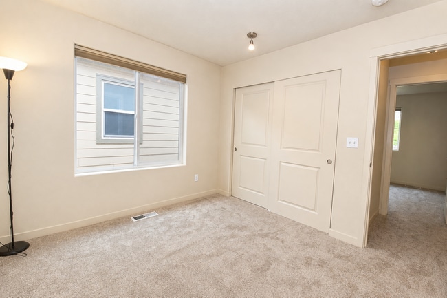 Building Photo - 216 NW 117th Loop