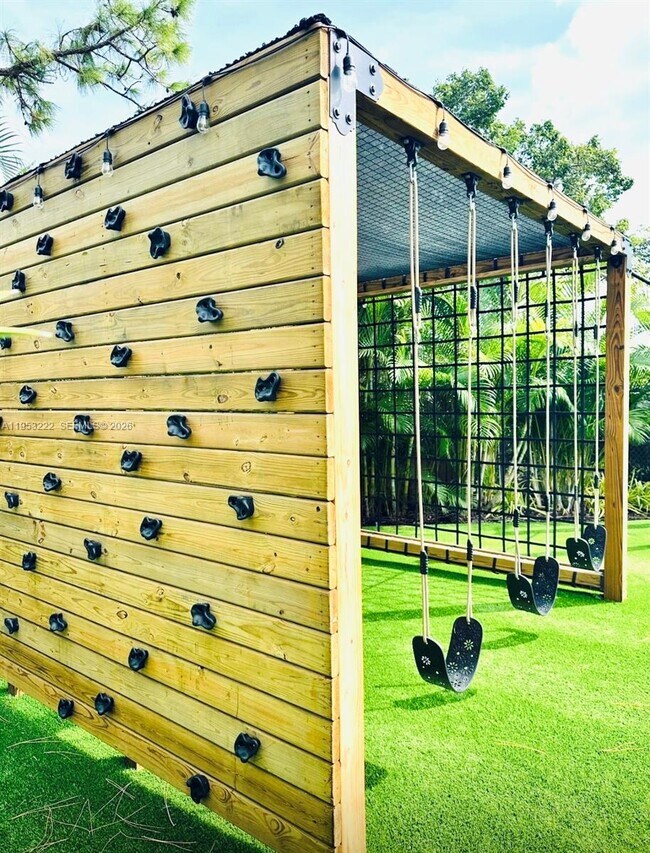 Building Photo - 2475 NW 25th St