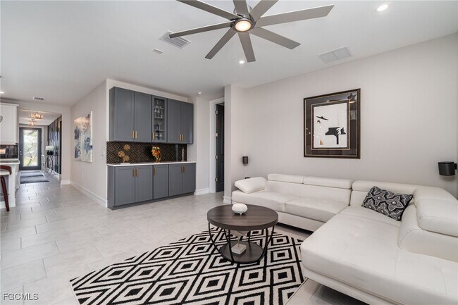 Building Photo - 44525 Palm Frond Dr