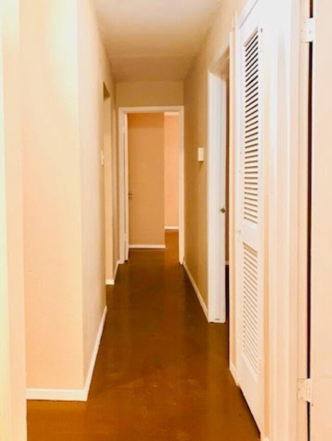 Building Photo - Cozy Home Only 10 Mins from Downtown San Antonio