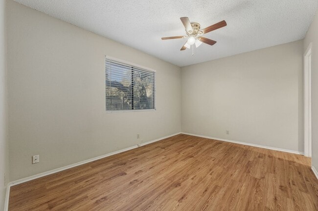 Building Photo - CV-AUS8904 Pineridge