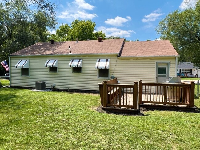 Building Photo - SEE IT NOW: Cozy 2-Bed, 1-Bath Ranch in Qu...