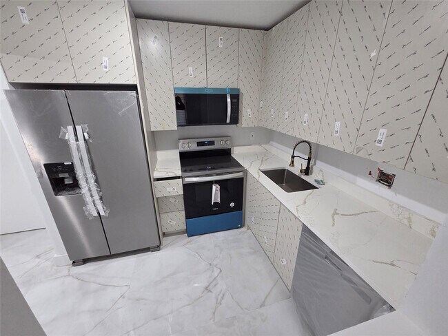 Building Photo - 251 S Cypress Rd