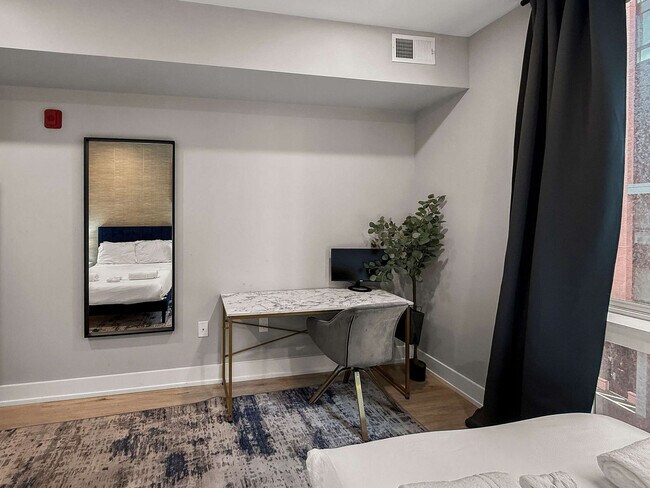 Building Photo - 901 Canal St