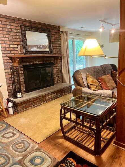 Building Photo - 5 Highland Ln