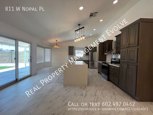 Building Photo - 811 W Nopal Pl