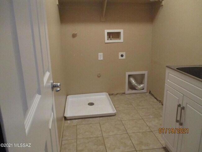 Building Photo - 6482 E Brushback Loop