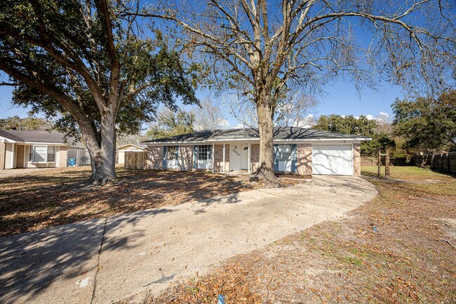 Building Photo - Charming 3-Bed, 2-Bath Home in Pascagoula ...