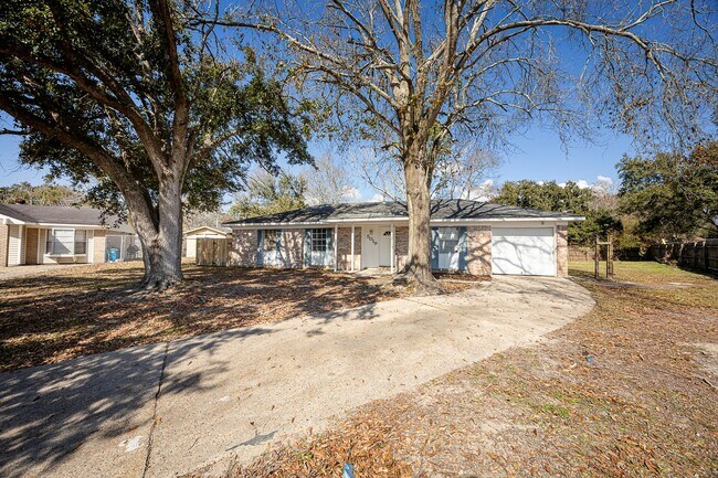 Building Photo - Charming 3-Bed, 2-Bath Home in Pascagoula – Great Location!