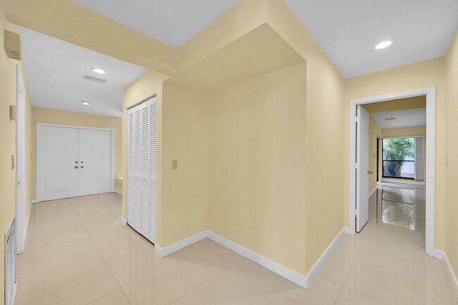 Building Photo - 6820 Allegre Ct