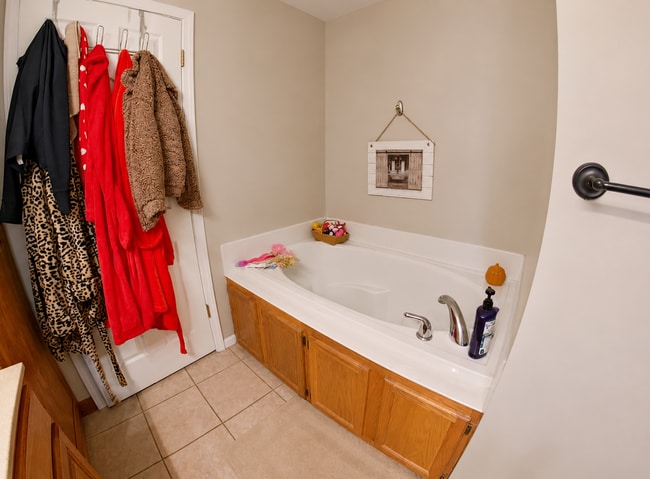 Building Photo - 3D Tour Available-HUGE Bedrooms + 2-Car Garage + Pet Friendly + Washer and Dryer Included! Availa...