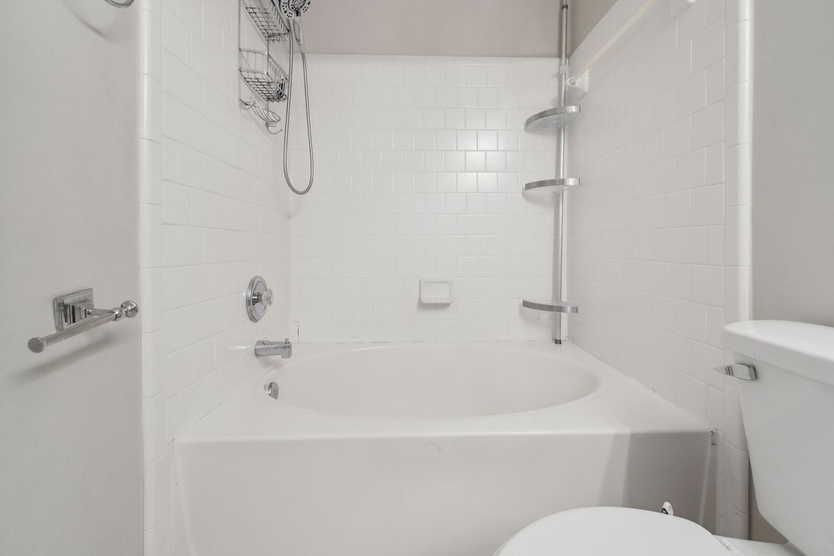 Building Photo - 4084 Howell Park Rd