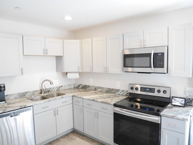 Building Photo - Beautiful Townhouse- Taneytown, MD