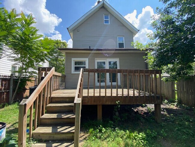 Building Photo - 1410 Bellows St