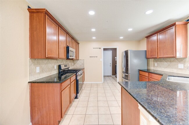 Building Photo - 2002 Collins Rose Ct