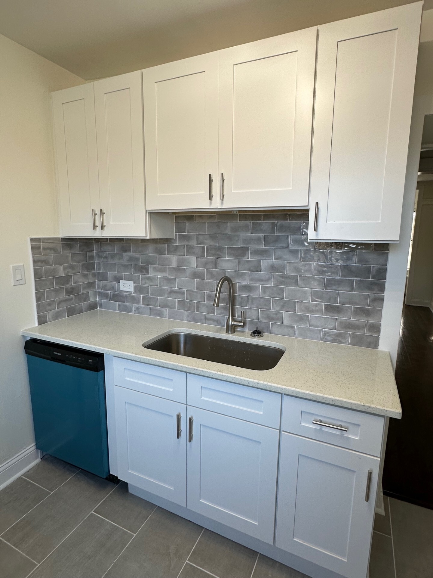 Kitchen - 7227 N Wolcott Ave