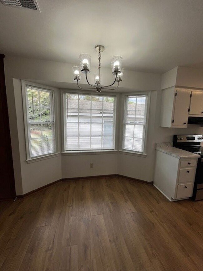 Building Photo - Recently updated 3 bedroom 2 bath home in King Grants