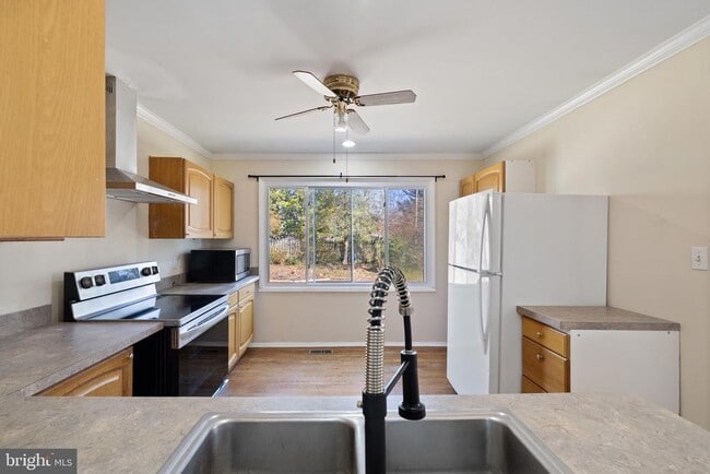 Building Photo - 1032 Pinecrest Dr