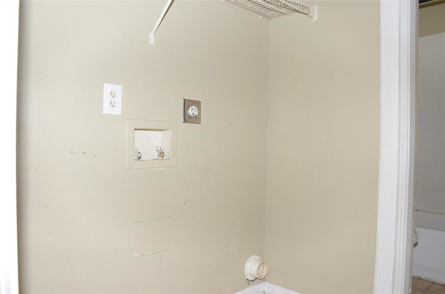 Building Photo - 8720 Village of Fondren