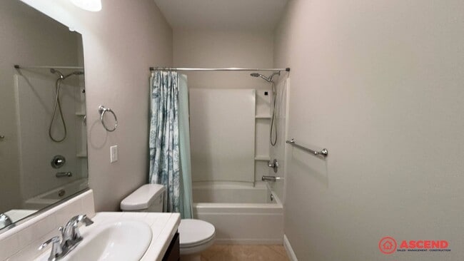 Building Photo - 4-Bedroom Home in Gossamer Grove!