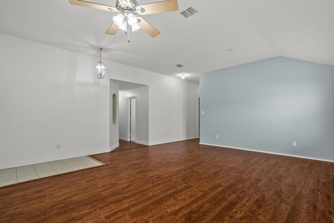 Building Photo - $500 off the first month's rent + move-in on or before 4/20