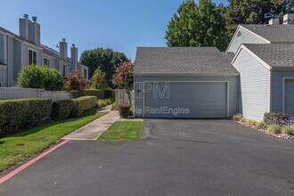 Building Photo - 2930 Driftwood Pl