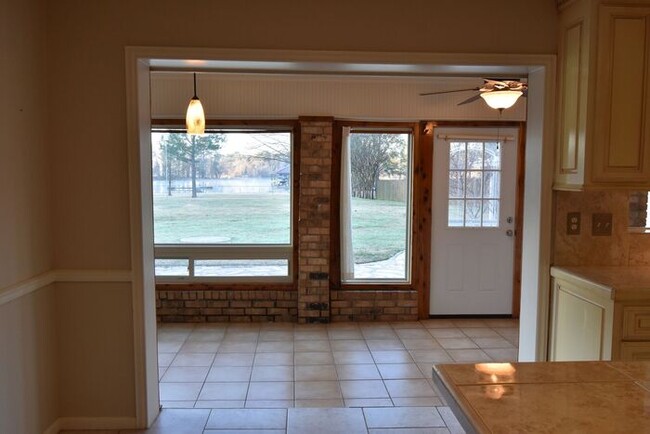 Building Photo - Tour Today! 3 Bedroom Home On Lake Tyler!