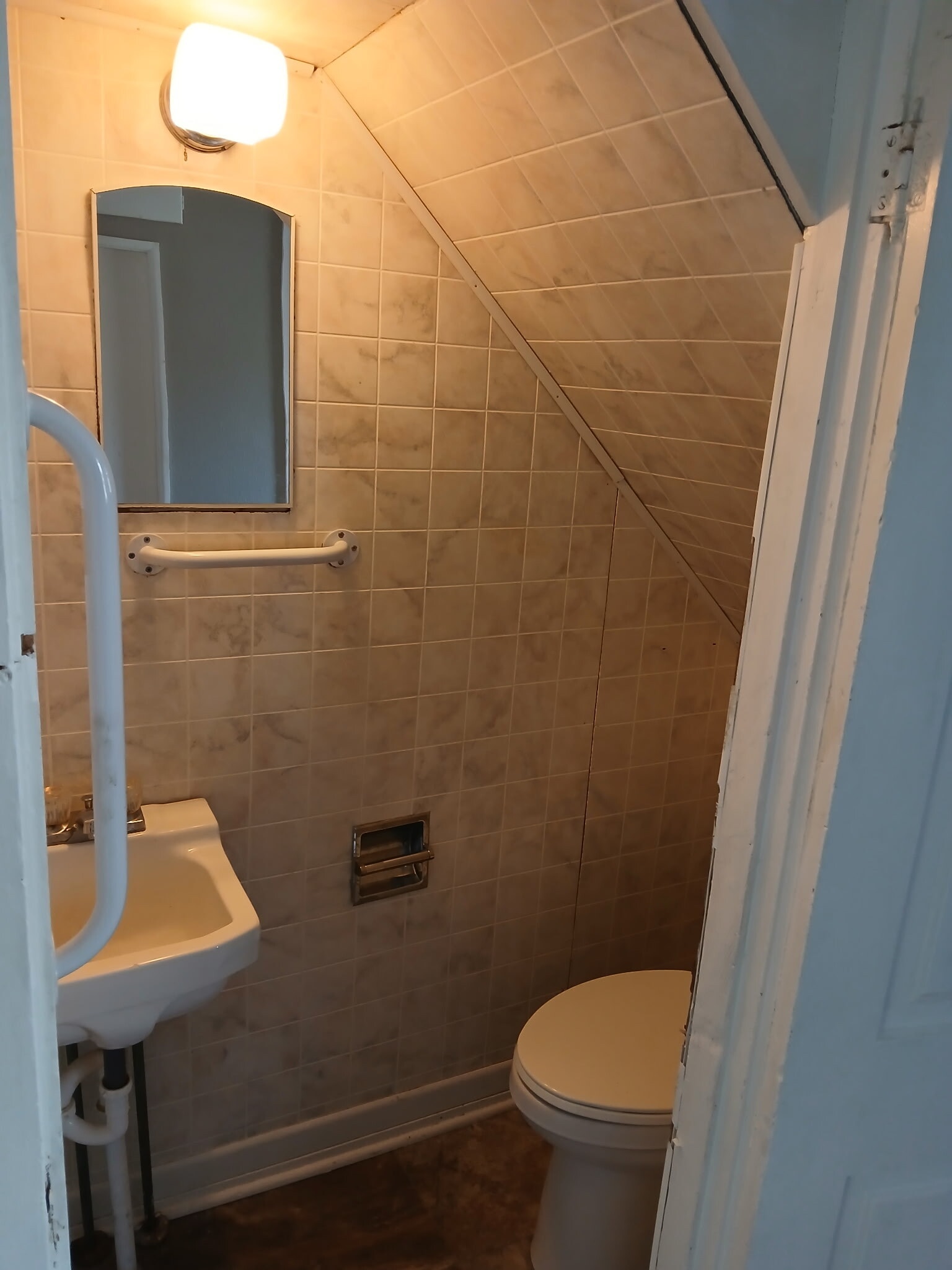 Building Photo - 612 W Laurel St