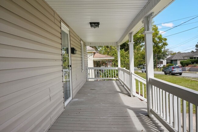 Building Photo - Totally Renovated 3bedroom/2 bathroom home...