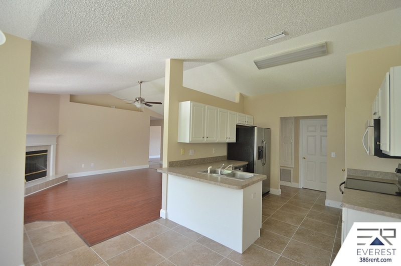 Building Photo - 30 Lancelot Dr
