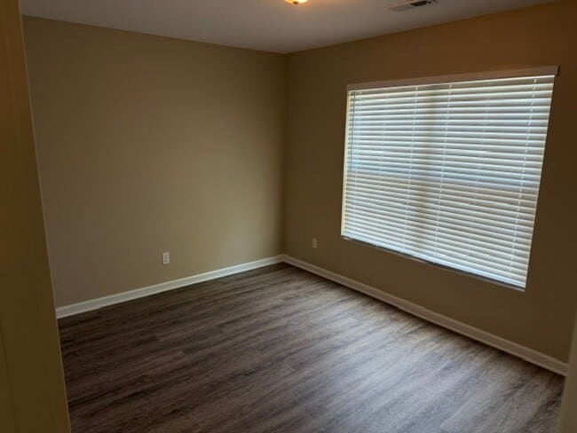 Building Photo - Maryville 37801 - 3 bedroom, 2 bath home $1800.00 - Contact Ed Johnson (865) 924-5045