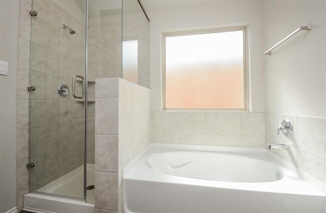 Building Photo - 6508 Wild Cilliment Ct