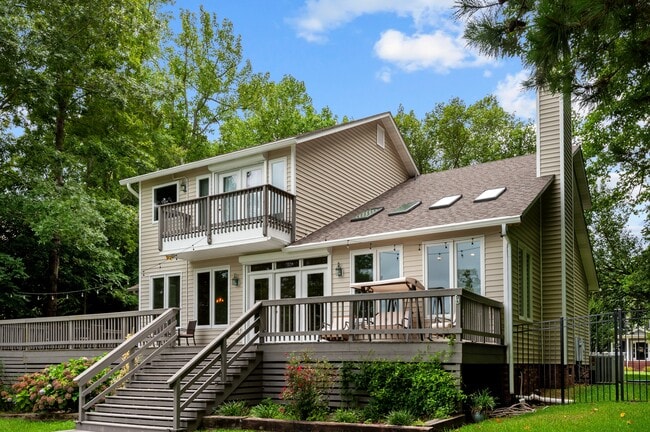 Building Photo - 104 Balboa Ct