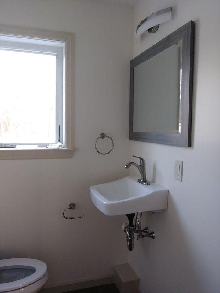 Full Bathroom 2/Laundry - 150 Franklin Rd