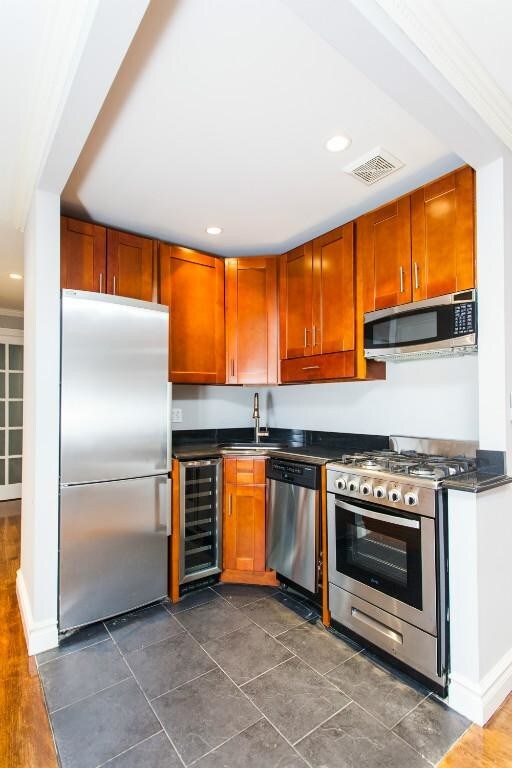 Building Photo - 1373 1st Ave