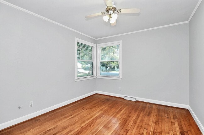 Building Photo - Discover the charm of this brick ranch nestled in the heart of Madison Park