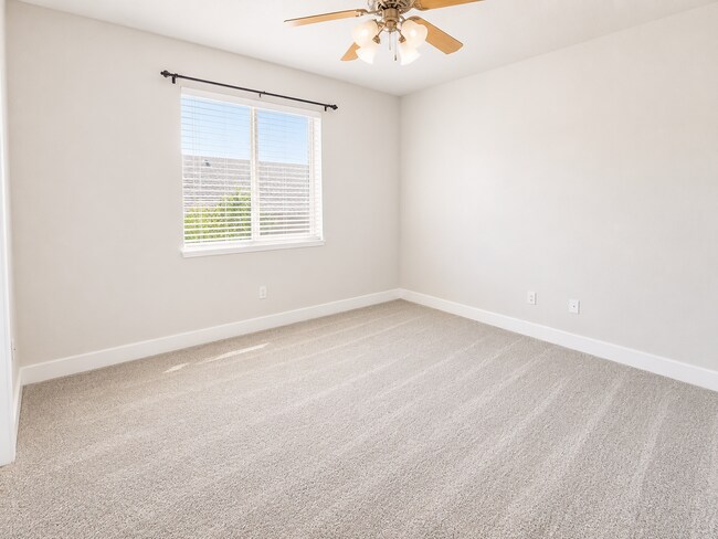 Building Photo - 91 W Springview Dr