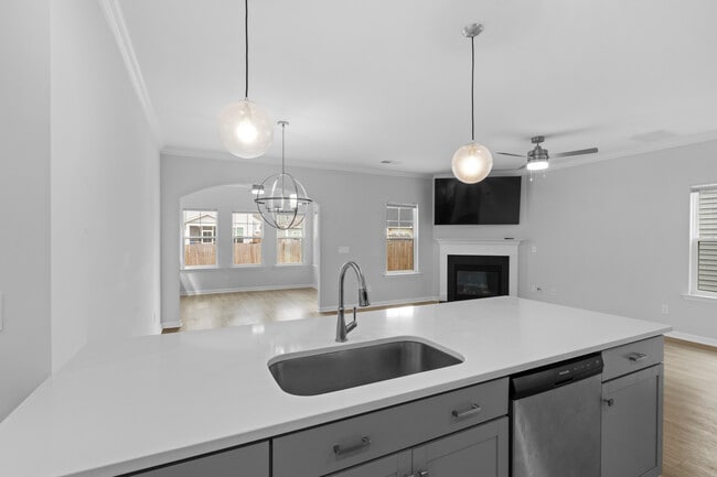 Building Photo - 837 Peony Ln
