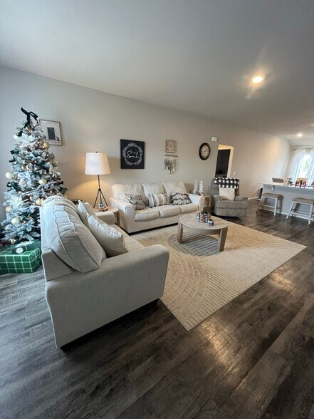 Building Photo - 326 Starlight Dr