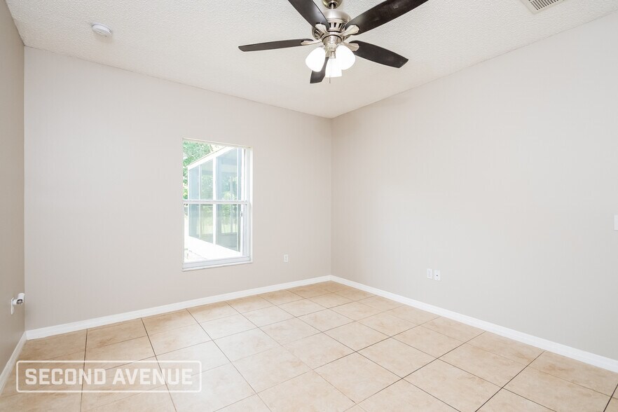 Building Photo - 623 Cotulla Dr