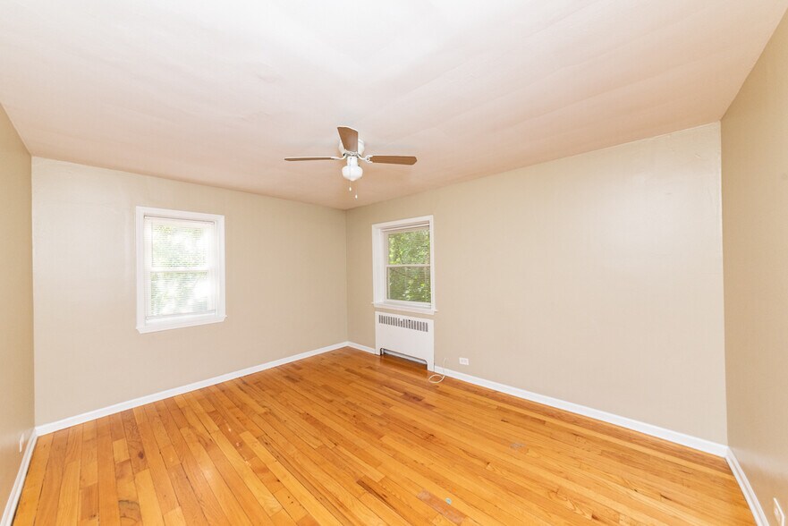 Building Photo - 233 Custer Ave