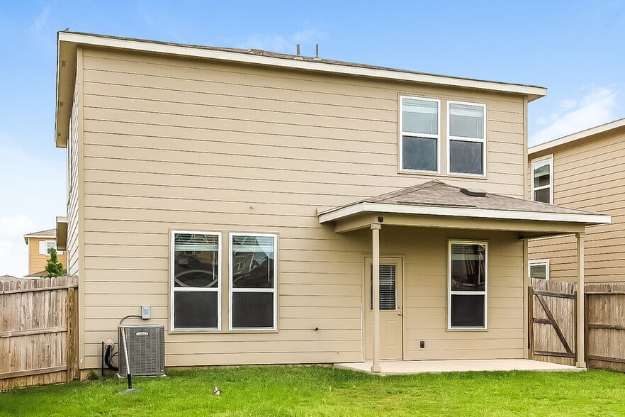 Building Photo - 12024 Silver Lining