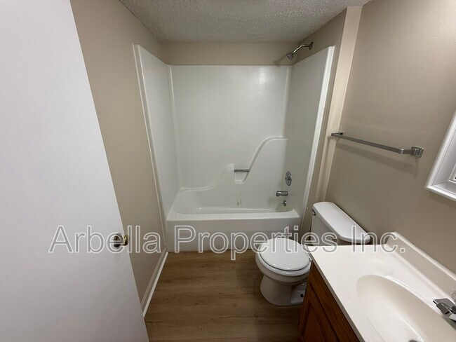 Building Photo - 103 Beech St