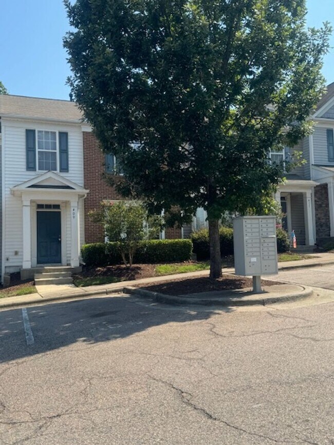 Building Photo - Blending Relaxation & Sophistication to Create the Ideal Place. Limited-Time Offer: Get 1 Month F...