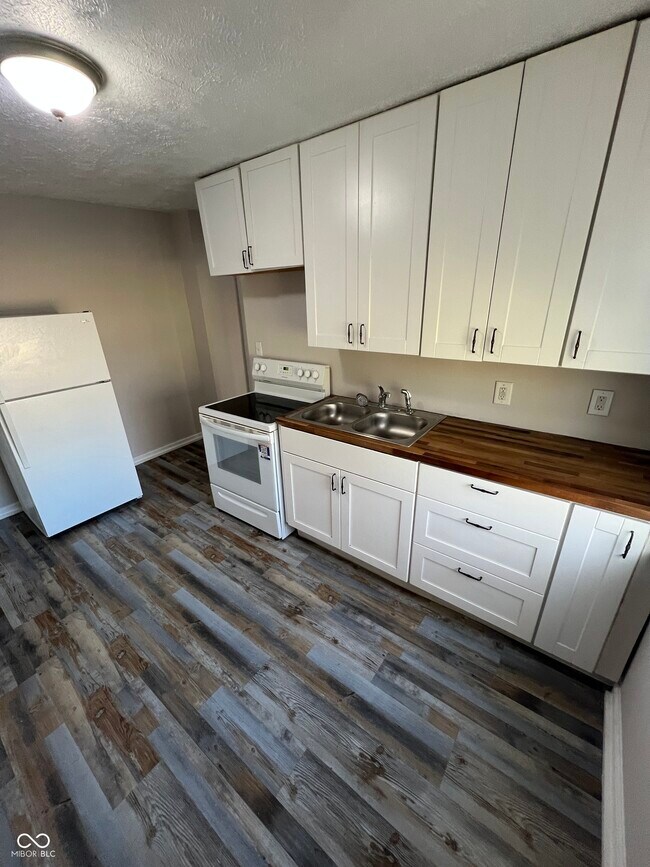 Building Photo - 3249 N Kenwood Ave