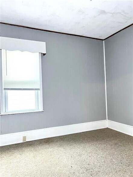 Building Photo - 3 Rowe Ave